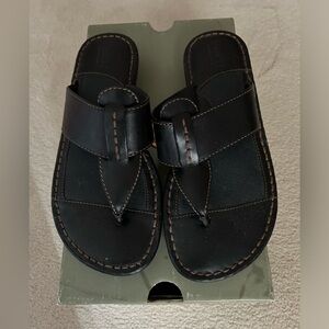 Black leather flip flops.